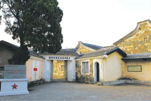 毛泽东才溪乡调查旧址教学点：才溪区苏维埃政府旧址、才溪区工会（又名列宁堂）和光荣亭